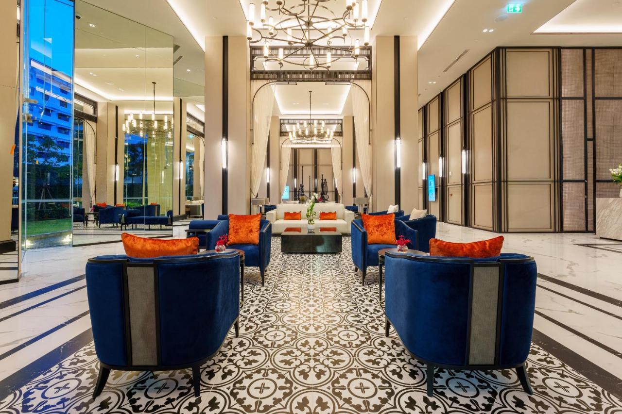 Somerset Pattaya Extérieur photo The lobby of the hotel